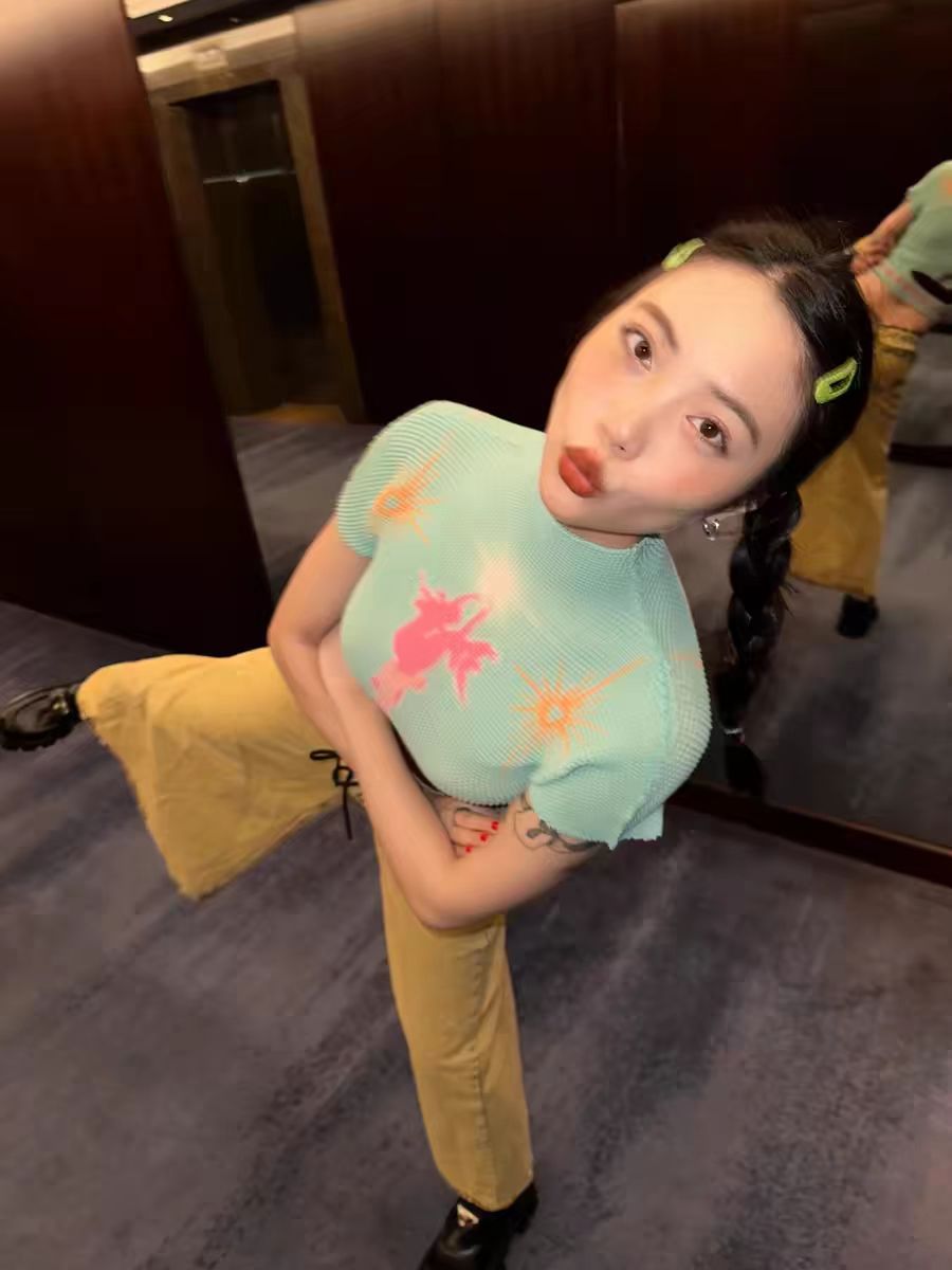 藝術家原創印花氛圍感顯瘦短袖顯白彩色塗鴉tee