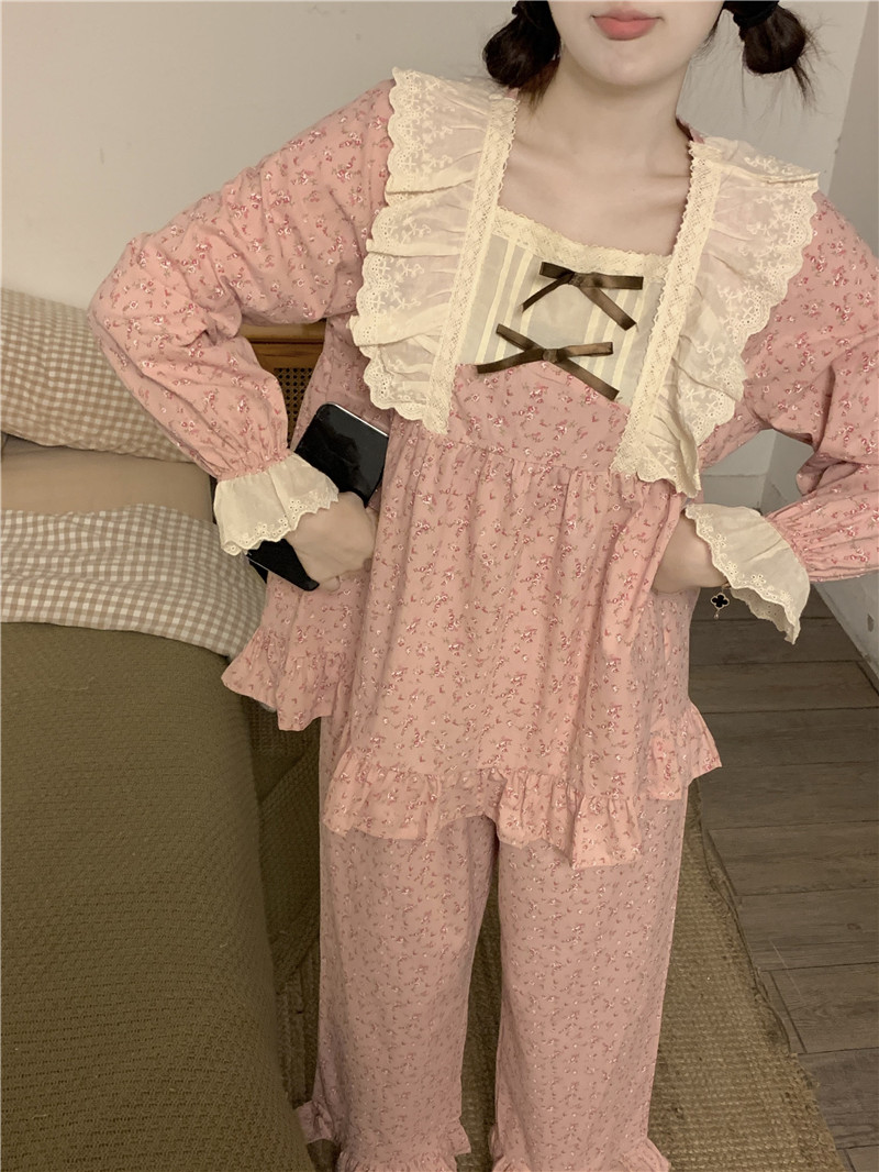Real shot of Korean version of sweet princess style soft and waxy girly floral cotton loose outer wear long sleeves and trousers home clothes