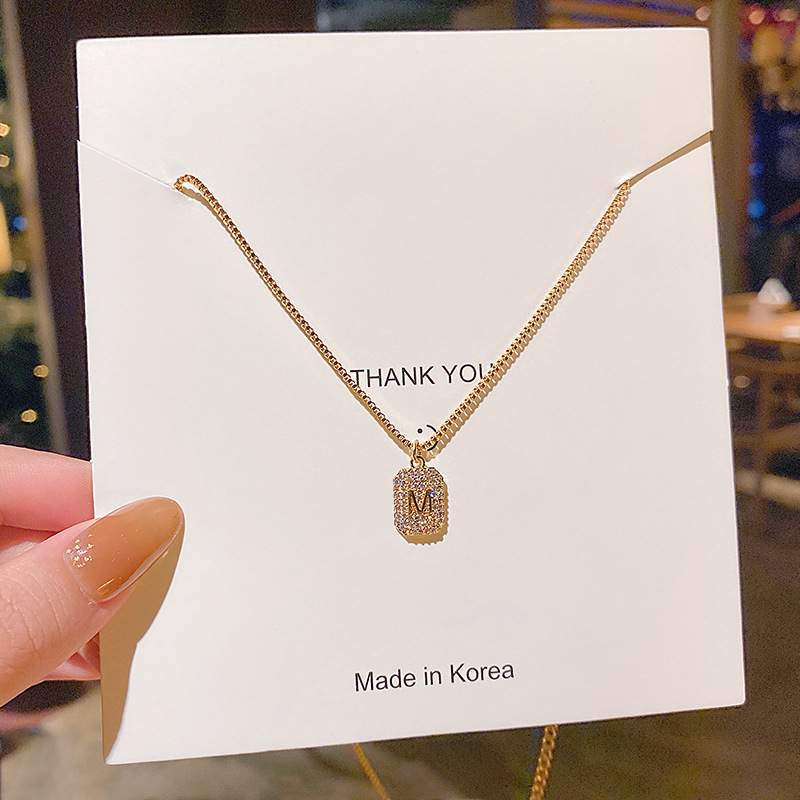Exquisite sparkling diamond pendant necklace for women, titanium steel design, M letter necklace, elegant, internet celebrity clavicle chain jewelry