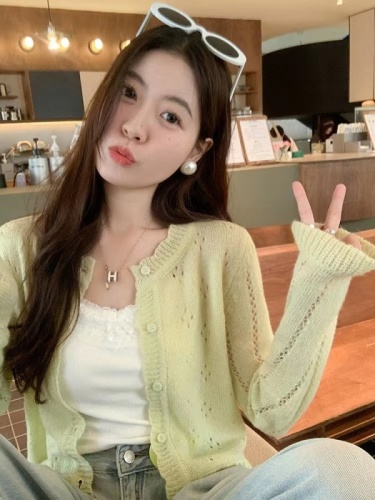 Zeng Xiaoxian Gummy Girl Small Hollow Short Knitted Cardigan Women's Early Spring Commuting Versatile Thin Top