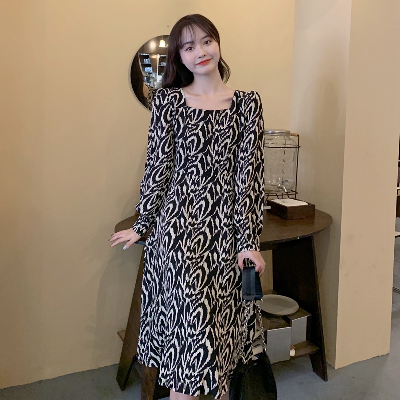 2024春裝新款大碼女裝碎花連衣裙復古赫本風方領長裙M-4XL200斤