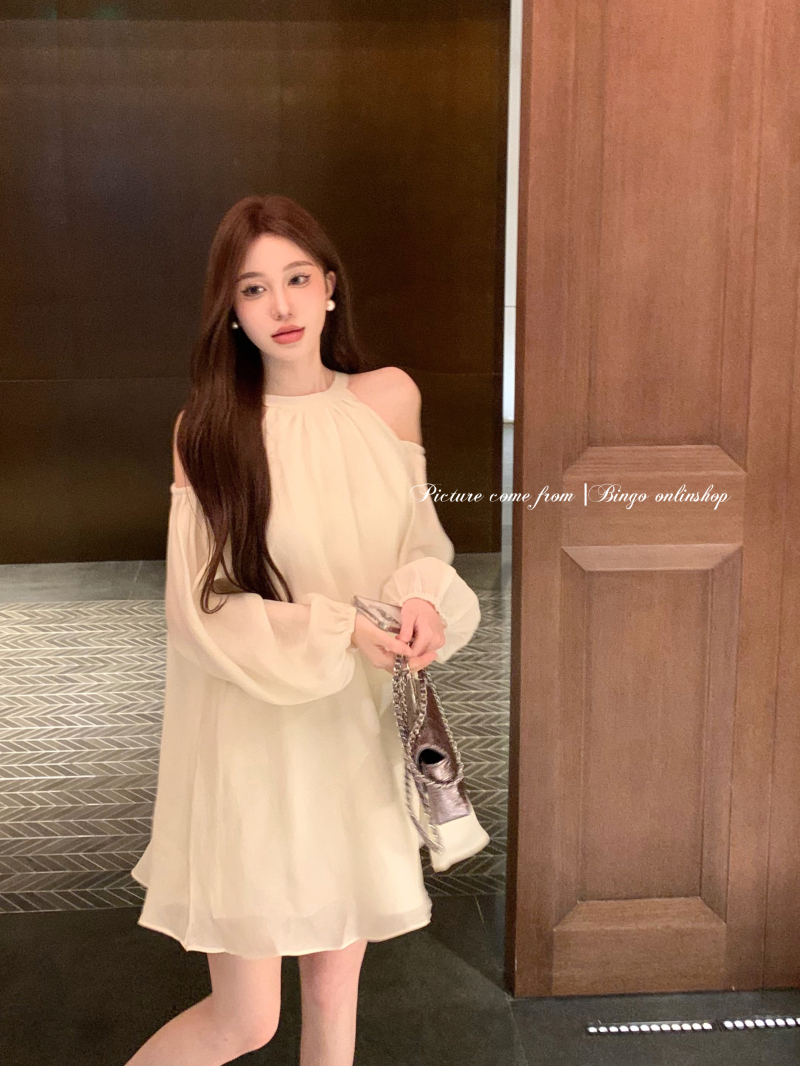 Actual shot of spring and summer light apricot loose off-shoulder long-sleeved dress for women