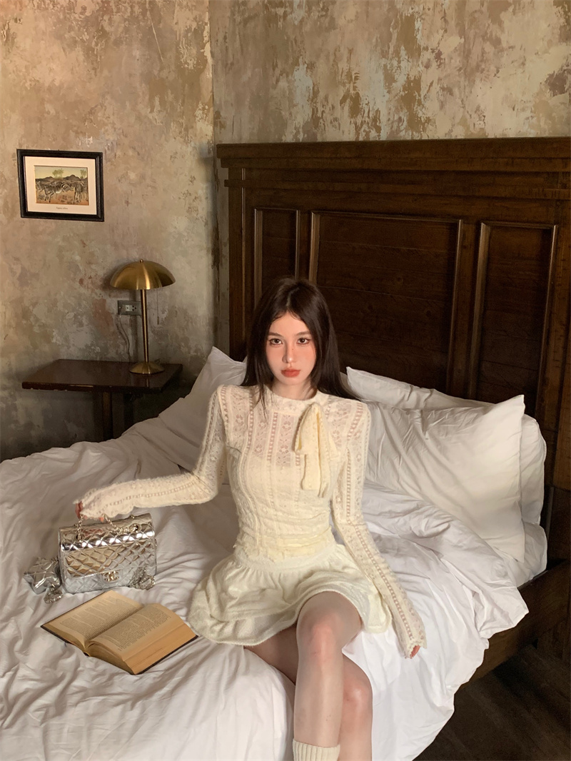 Real shot of spring half turtleneck lace long-sleeved T-shirt slimming top + high-waisted slimming hot girl skirt