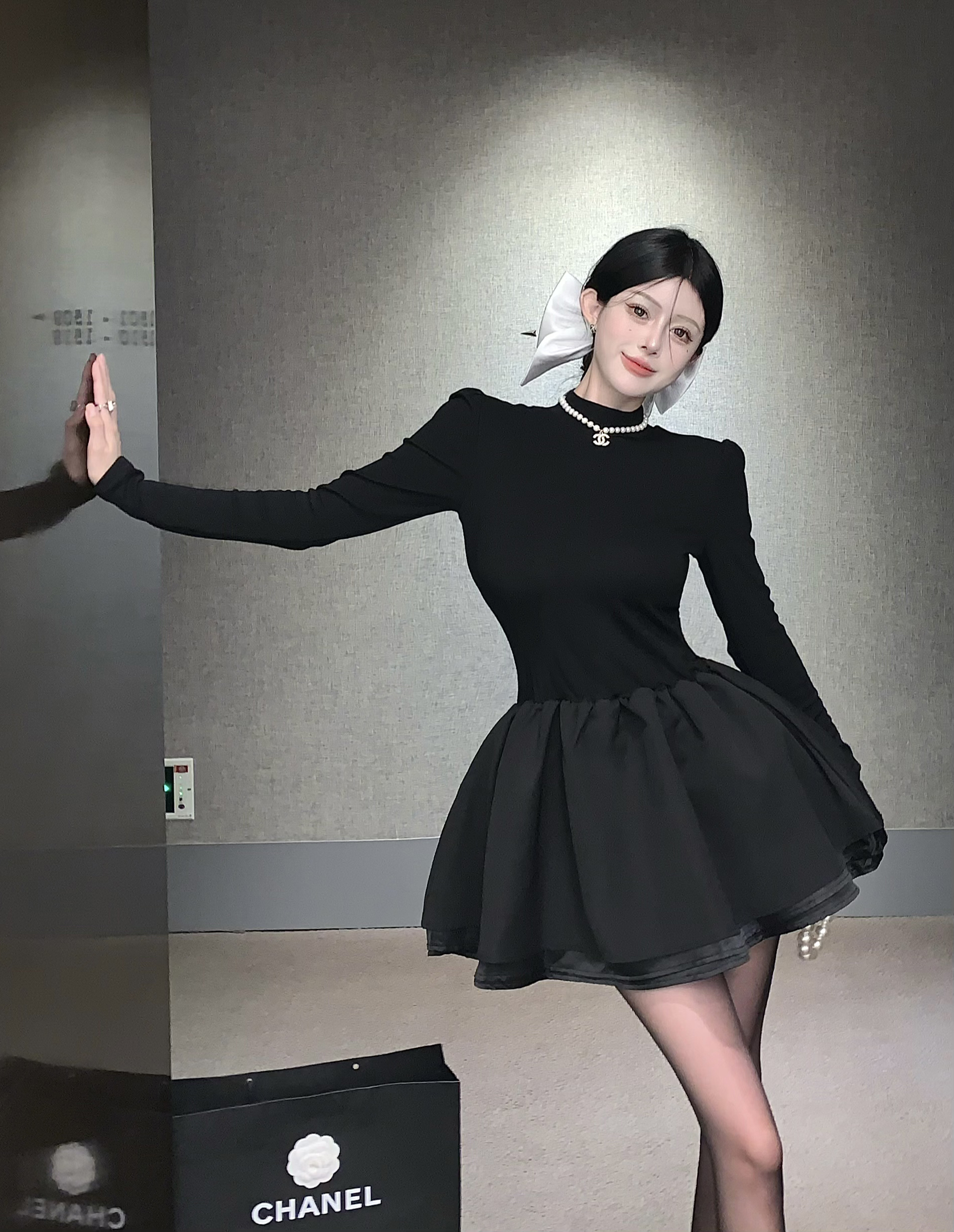 實拍  黑色半高領連衣裙女秋冬收腰a字蓬蓬裙短裙打底小黑裙