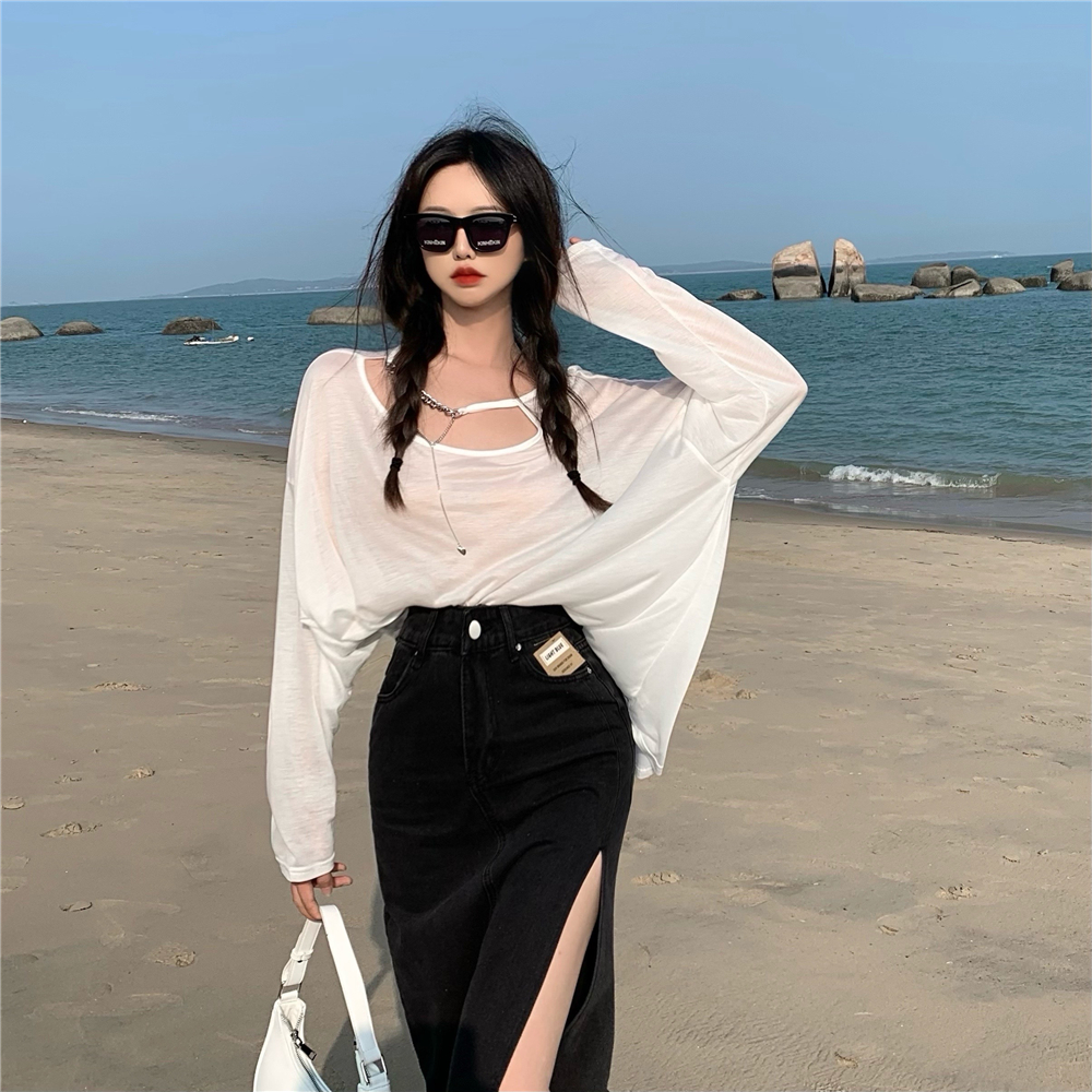 Real shot of thin long-sleeved sun protection clothing with hollow chain and design collar