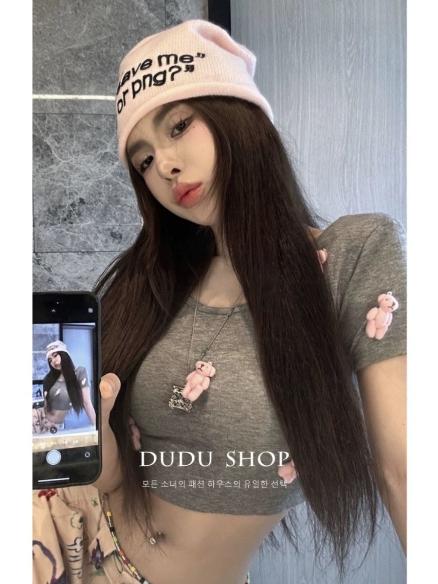 灰色公仔掛件短袖T恤女2024春季款設計感甜辣別致絕美小上衣短款
