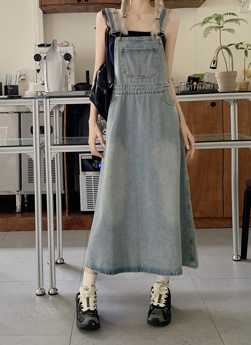 Real shot of versatile Korean style age-reducing suspender skirt for women 2024 spring new slimming mid-length denim dress
