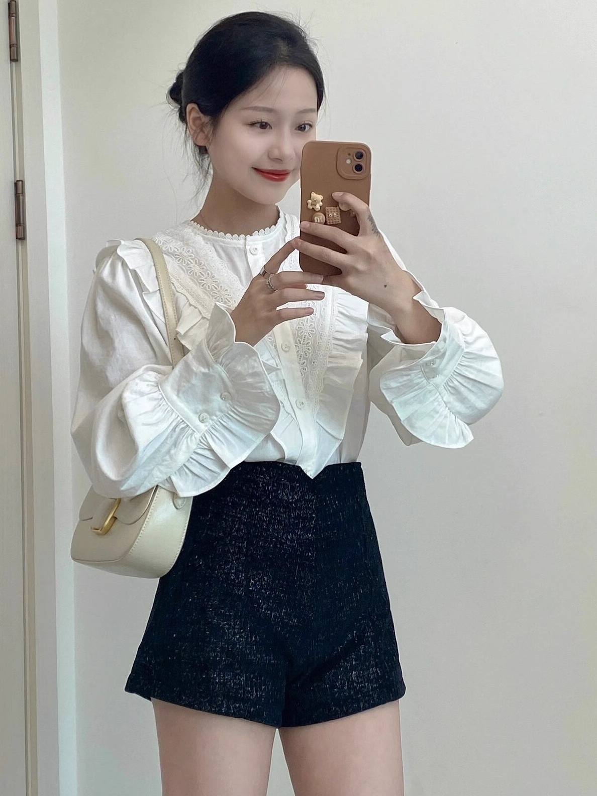 Xiaoxiangfeng puff sleeve white shirt for women early spring new French lace stitching doll collar high-end shirt trend