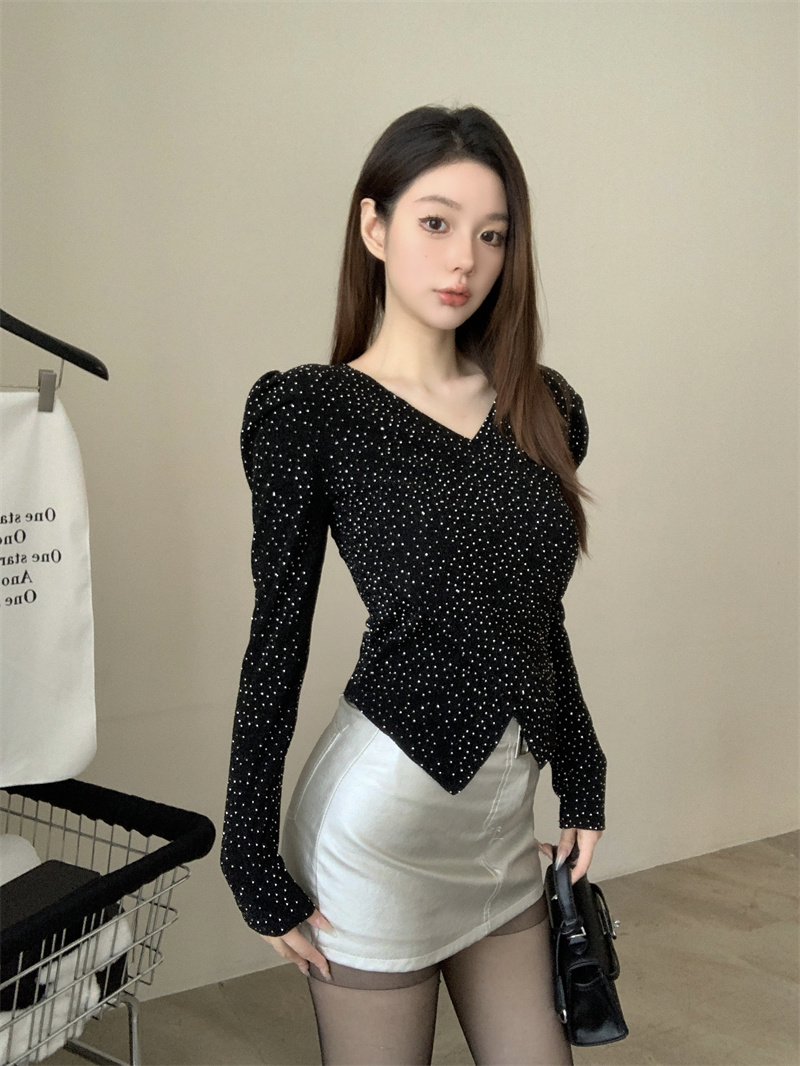 Real shot V-neck design sparkling diamond bottoming shirt for women spring irregular slim short top T-shirt