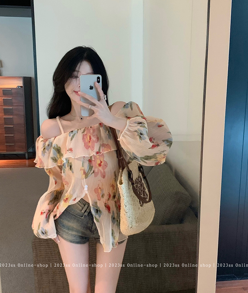 Real shot of French sweet floral design, fashionable and versatile, age-reducing one-shoulder long-sleeved chiffon shirt for women