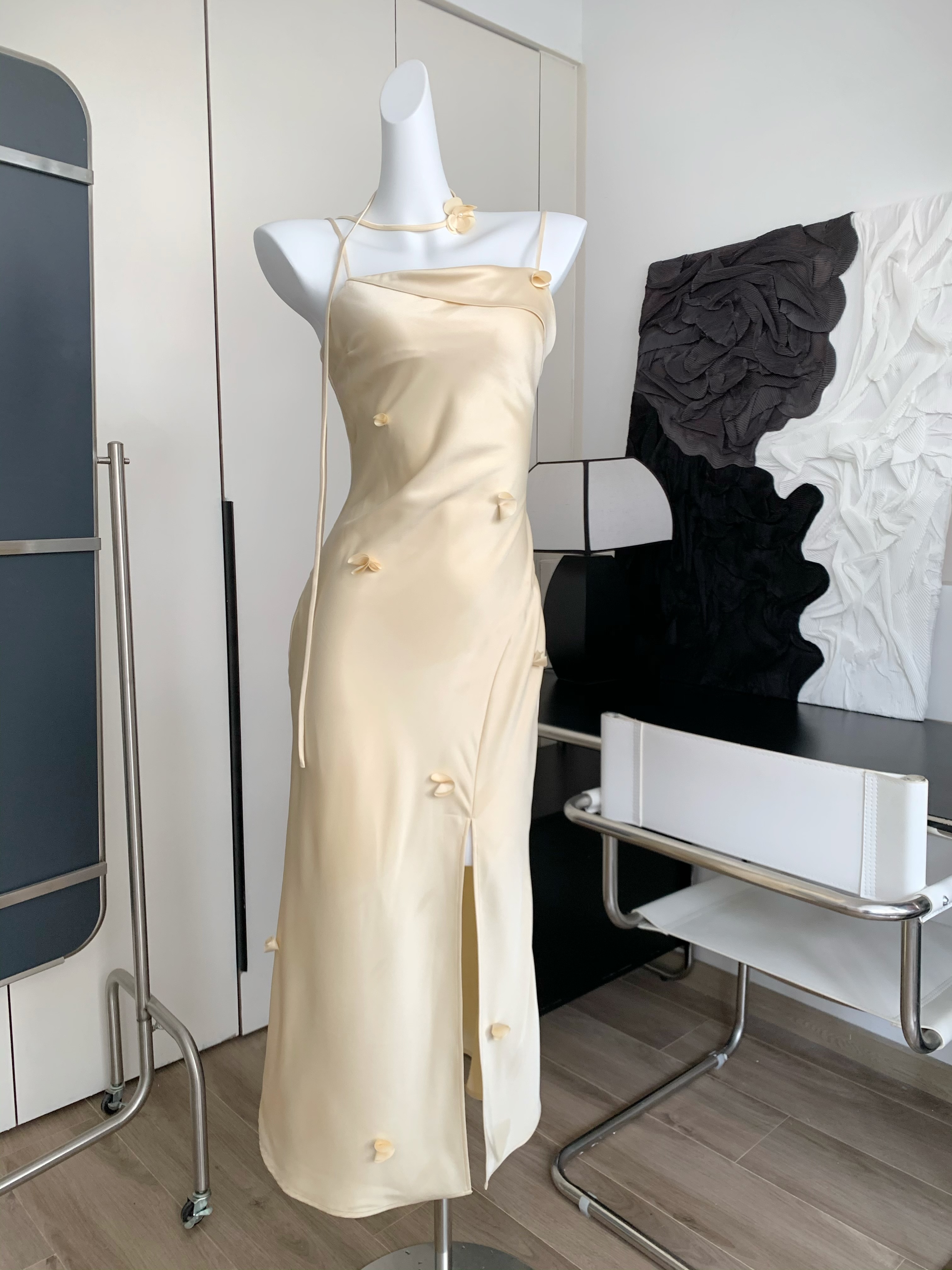 Xia Shiwen LaLa Land satin French slim three-dimensional flower suspender skirt/long-sleeved dress for women spring