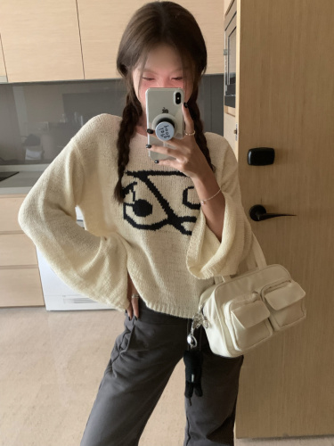 Actual shot of spring lettered hollow sweater, fashionable, loose, slimming and lazy pullover sweater