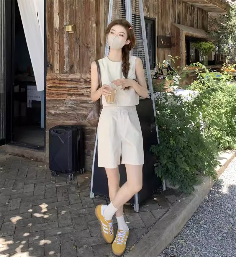 Fashionable two-piece new high-waisted wide-leg shorts petite suit