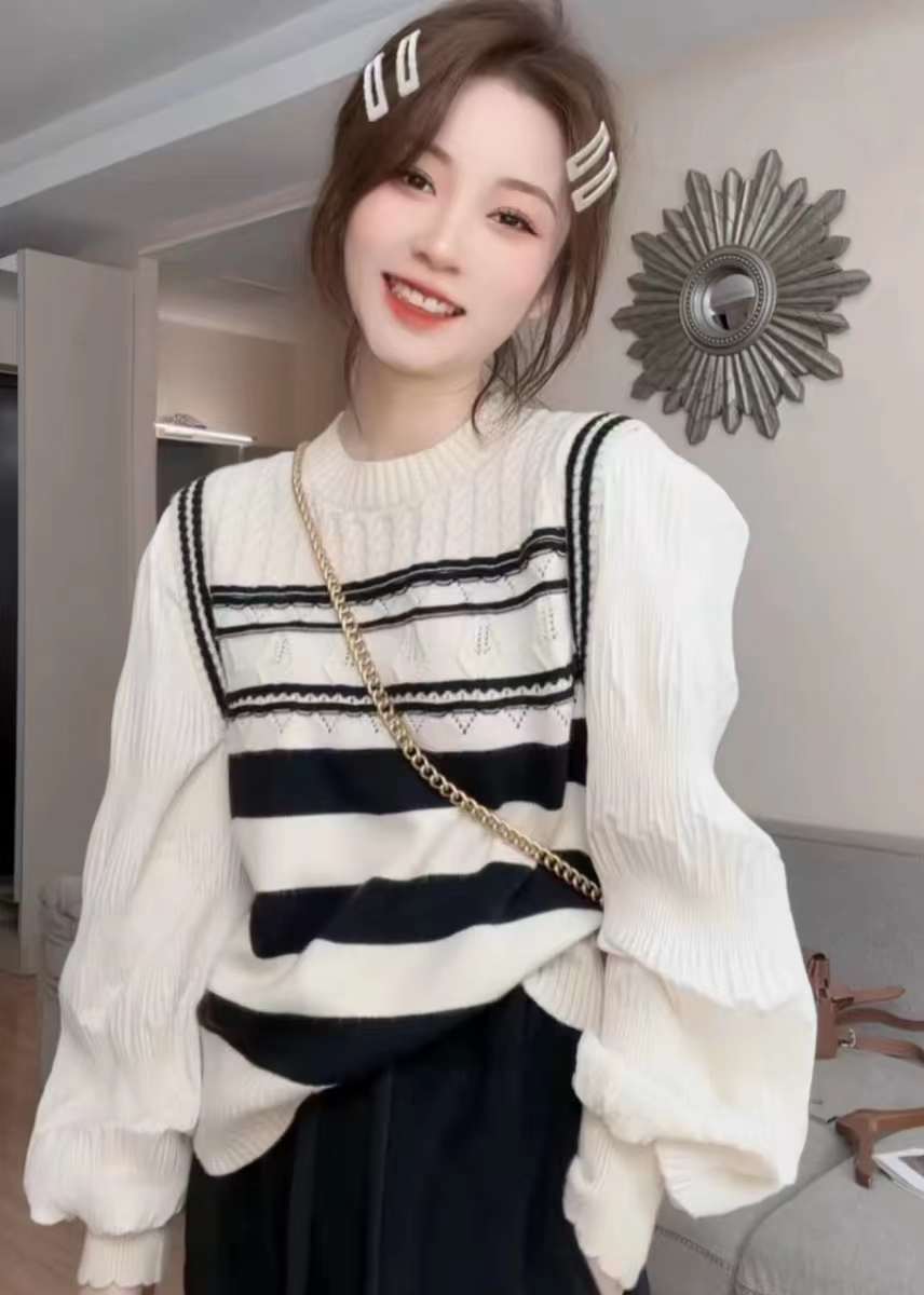 Versatile and fashionable long sleeve top