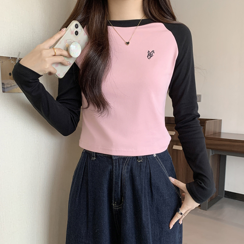 Real shot of spliced ​​embroidered T-shirt long-sleeved early spring new versatile raglan sleeves right shoulder bottoming short top