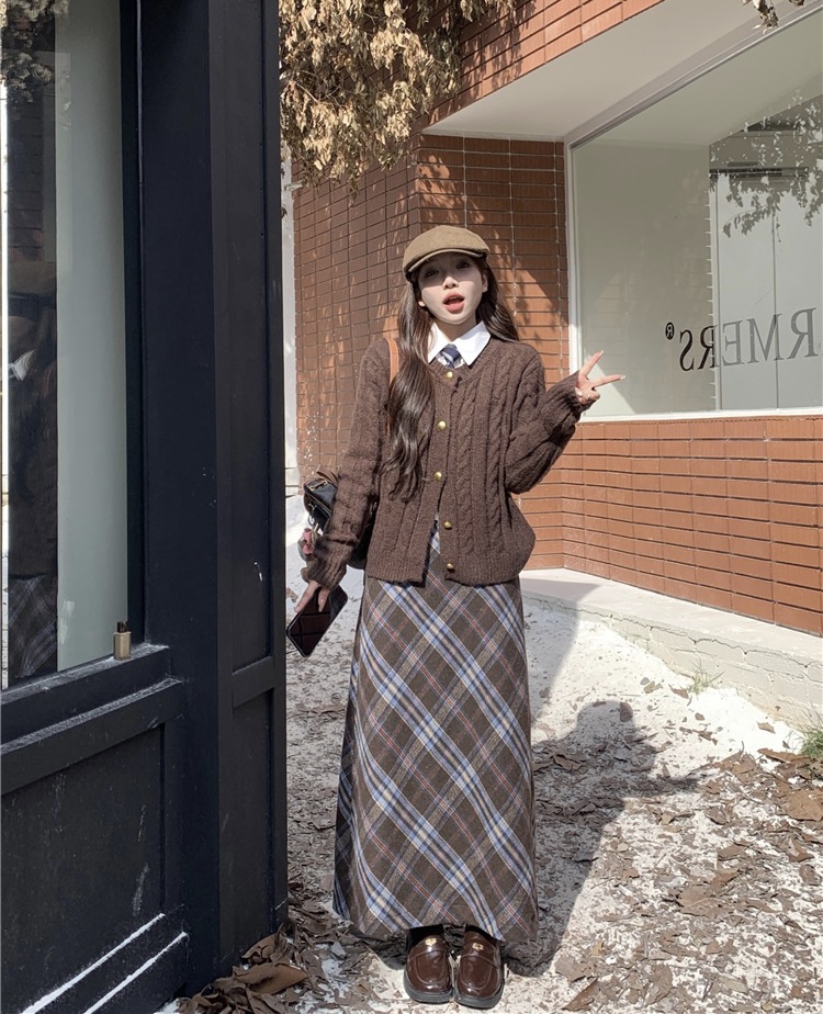 Actual shot ~ Plus size Maillard wears women’s twist sweater jacket + plaid skirt and shirt three-piece set
