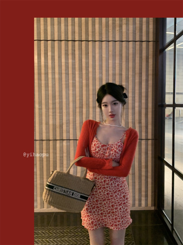 Actual shot of new temperament slim floral suspender dress red knitted lace cardigan