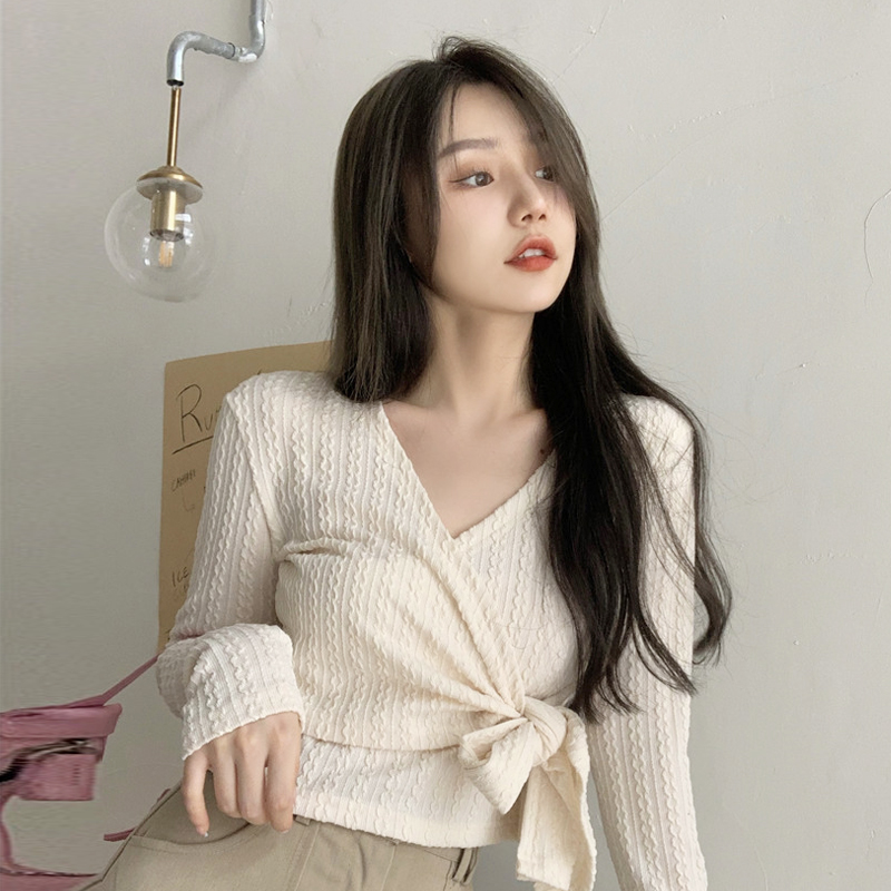 春季2024新款大碼女裝辣妹不規則V領t恤上衣女顯瘦性感短款打底衫