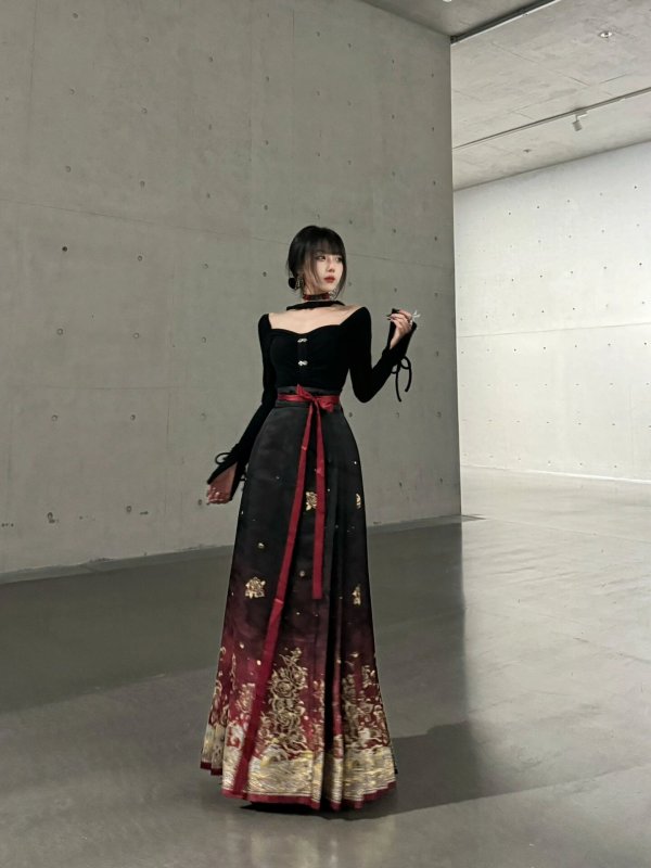山靖筵〈玫瑰心海〉明制馬面裙女國風敬酒半身裙漢服套裝