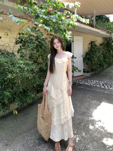 The takeaway arrived: Floating Cloud Daytime Lace Dress with Flying Sleeves Cake Dress Square Neck Long Dress Slimming the Waist