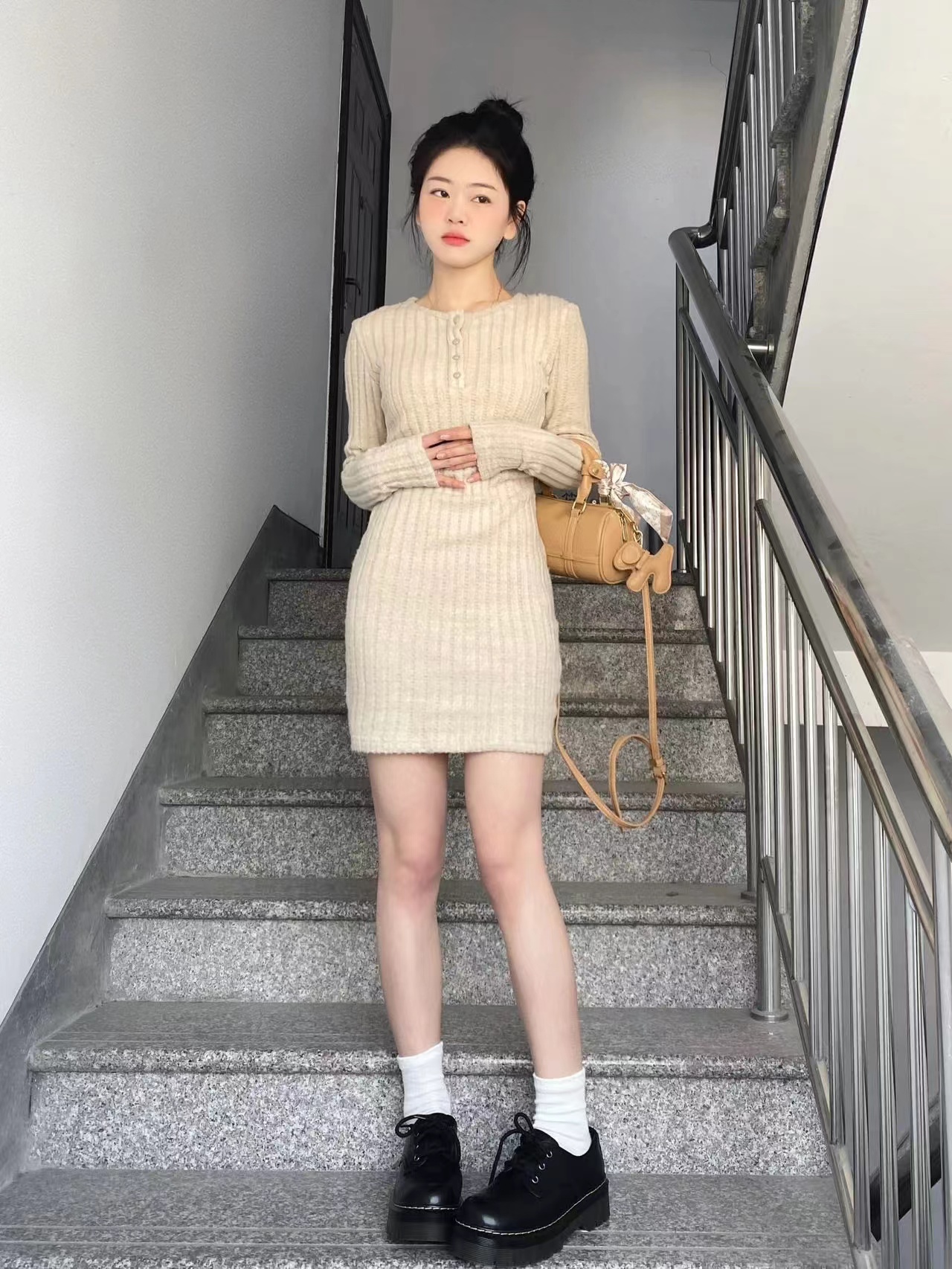 法式長袖針織連衣裙子女修身氣質設計感小眾個子內搭打底短裙春季