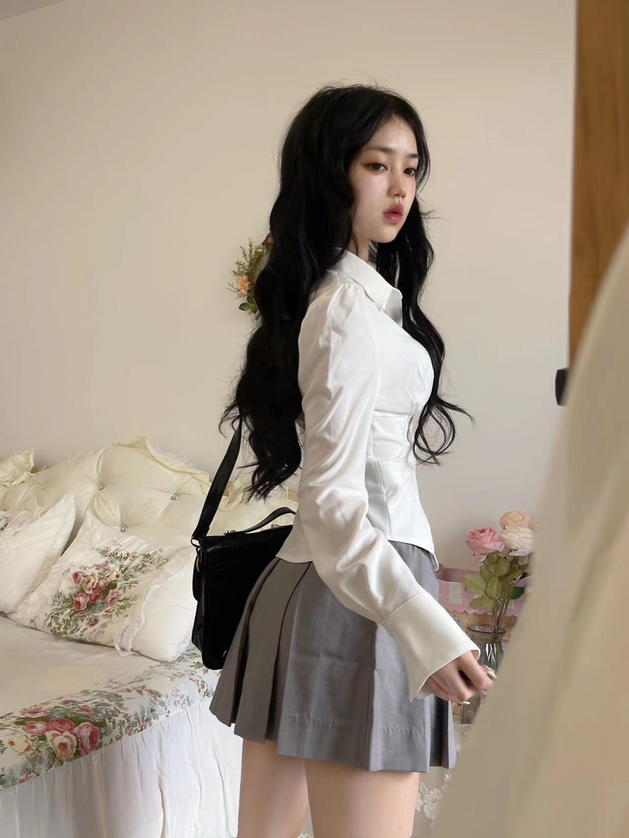 純欲風jk收腰褶皺襯衫女性感長袖性感襯衣設計感辣妹短款上衣秋季