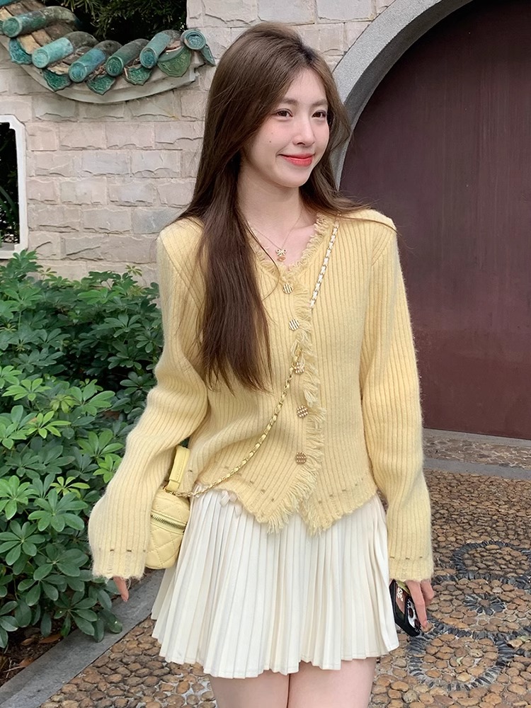 黃色v領毛邊坑條毛衣女早春2024新款慵懶風內搭針織開衫修身上衣