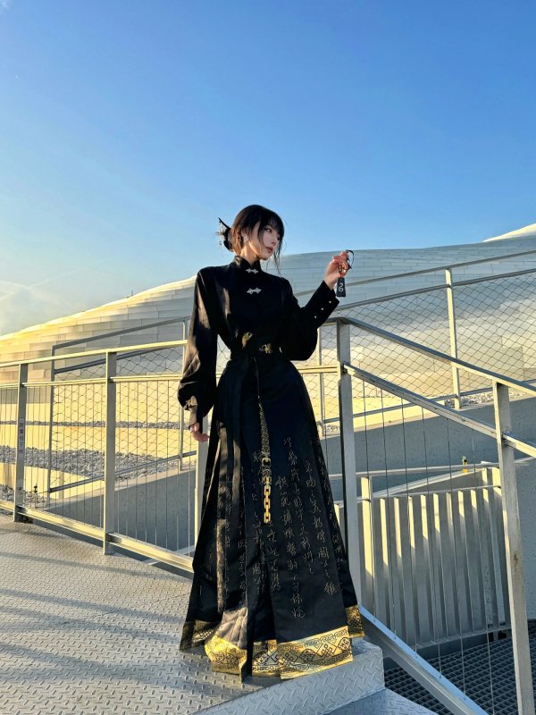 〈滕王閣序〉24年春季漢服女改良國風日常通勤黑色半身馬面裙套裝