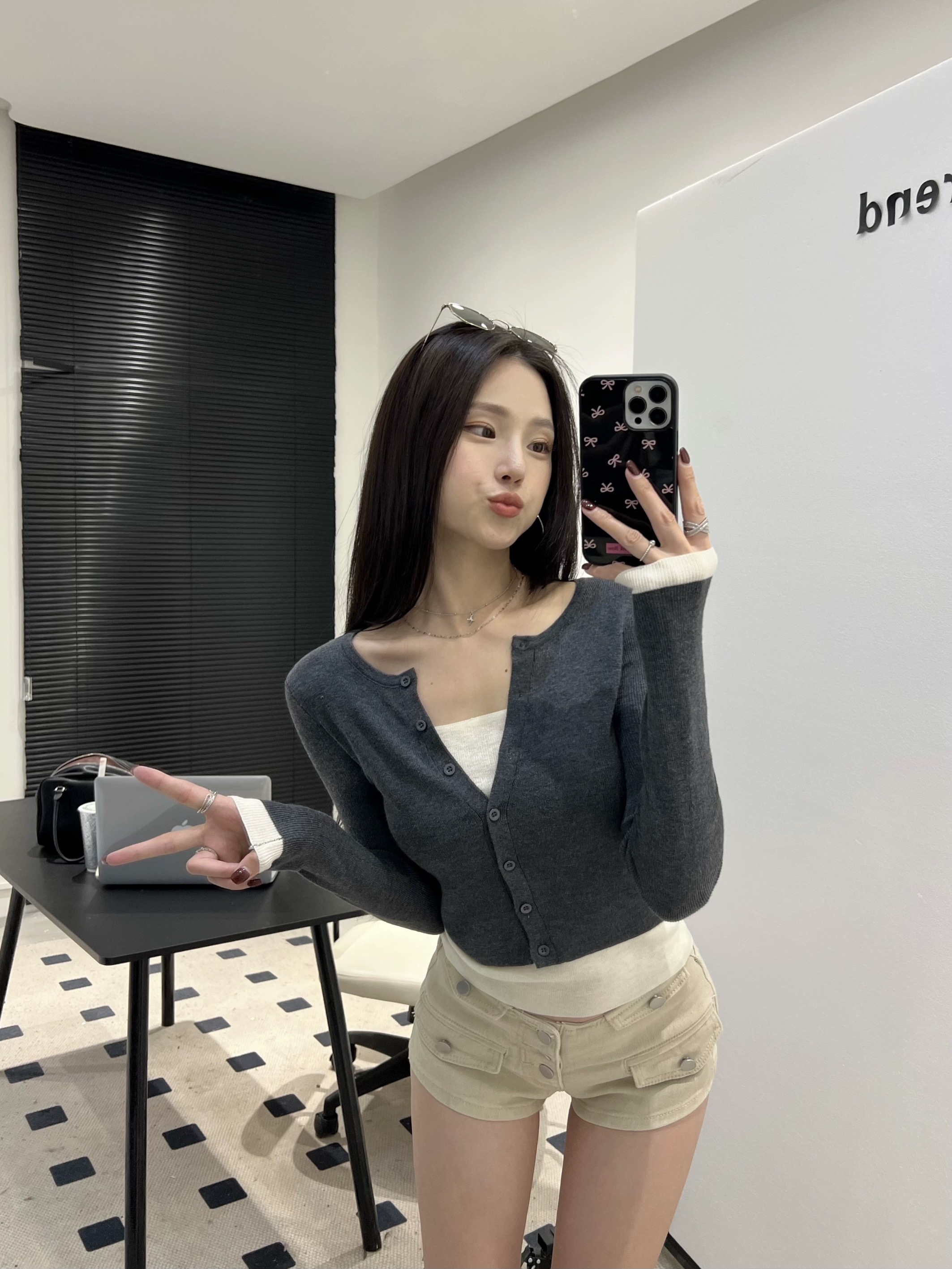 時尚拼接V領辣妹心機假兩件針織衫女設計感外穿撞色修身顯瘦上衣
