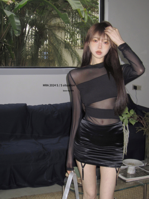 Real shot of sexy mesh slim-fitting bodysuit hot girl bi prepares trendy hollow top