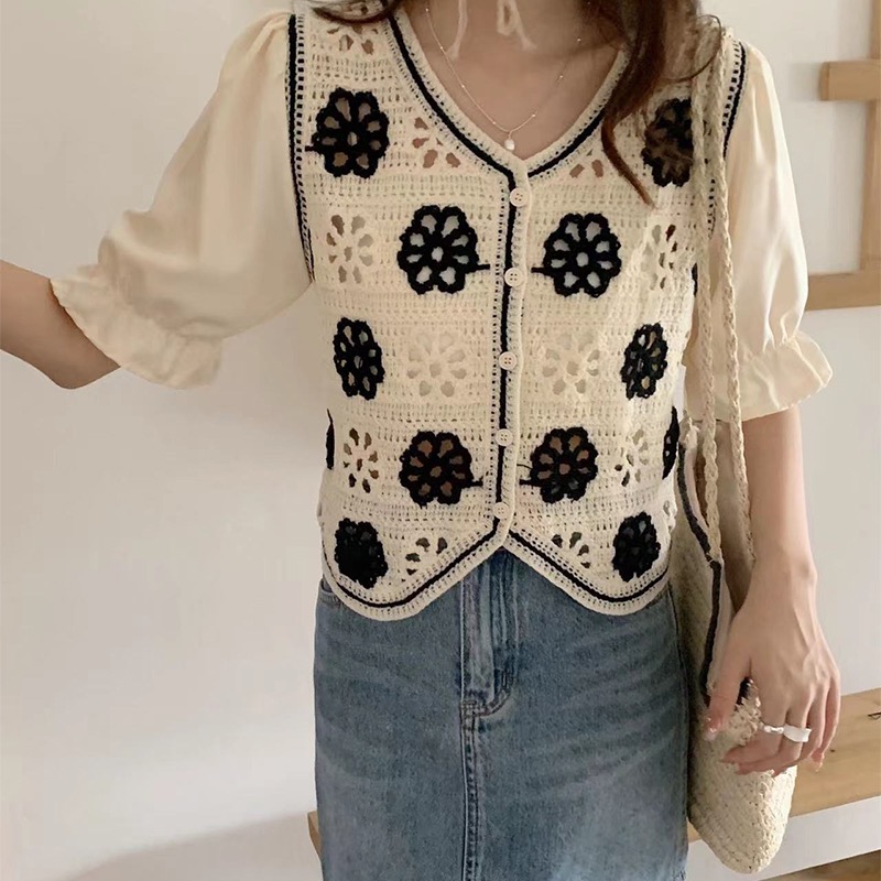 2024夏季新款氣質V領格子刺繡鏤空針織衫女設計感小眾泡泡袖上衣
