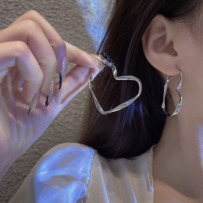 Light luxury high-end design simple plain hoop love earrings for women S925 silver needle Internet celebrity same style super fairy temperament earrings