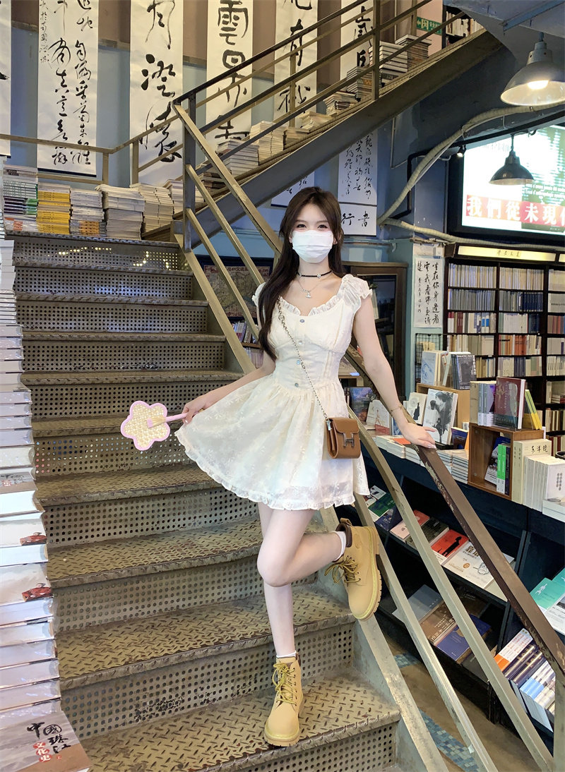 實拍~清純少女學院風刺繡蕾絲連衣裙短款小眾設計感a字裙