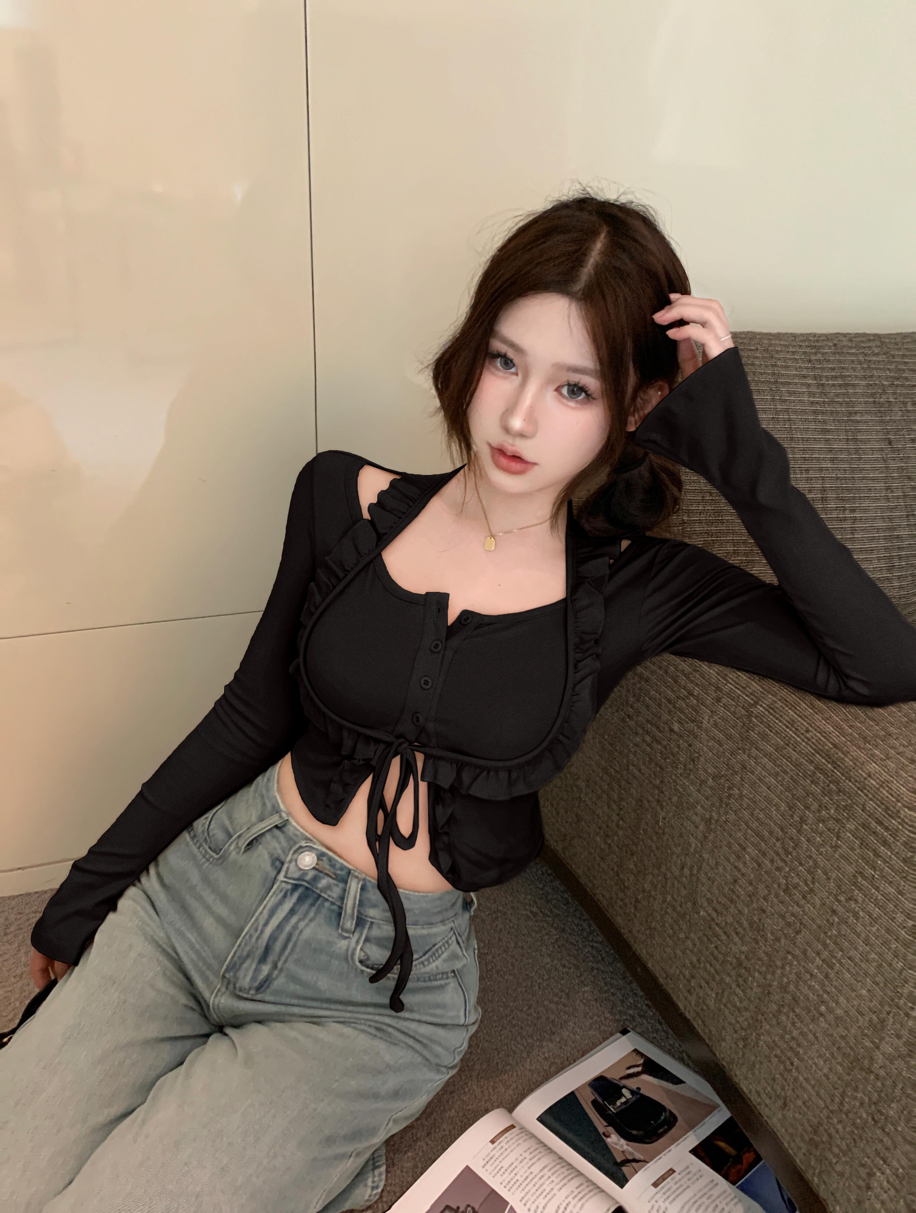 Actual shot of pure desire design fake two-piece strappy slim-fitting short long-sleeved top