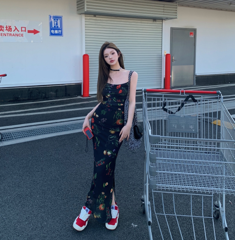 實拍 碎花吊帶連衣裙女復古收腰顯瘦a字包臀裙