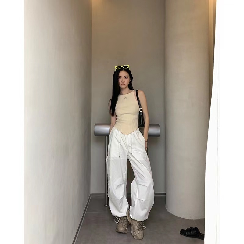 TOROON 不規則設計感挖肩吊帶背心女夏新款坑條修身外穿無袖上衣