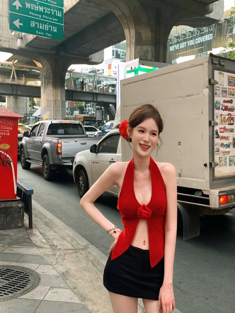 With Jean紅色立體花朵掛脖露背上衣夏復古辣妹低胸露背吊帶背心