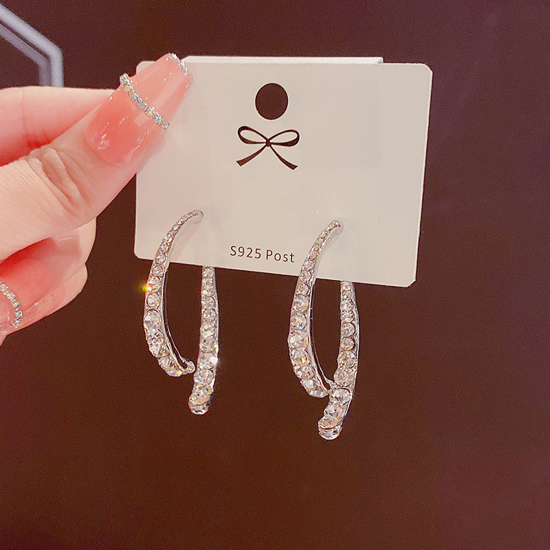 Actual shot of S925 silver needle Korean Dongdaemun fashion design rhinestone cross earrings same style as internet celebrity