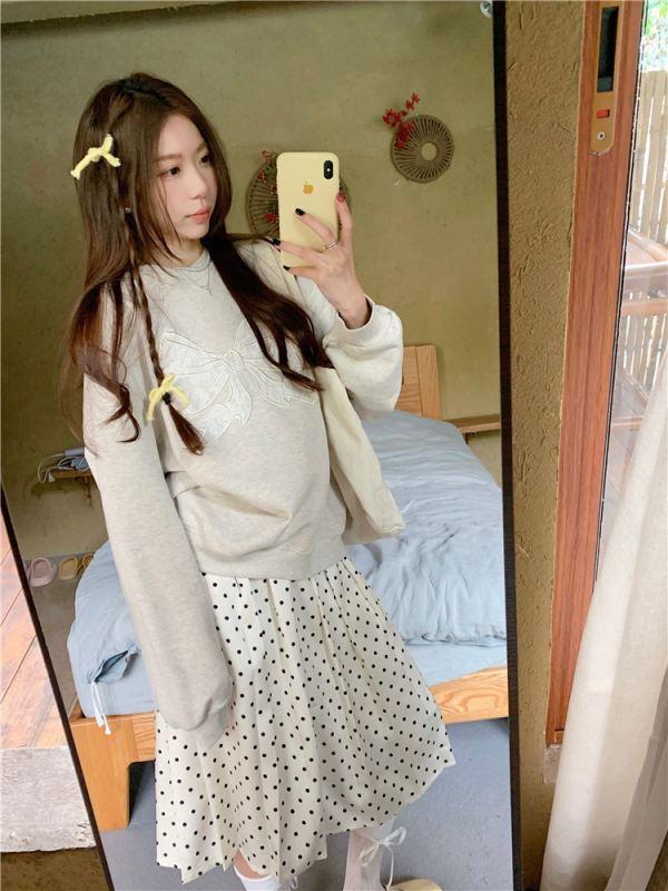 實拍~寬鬆休閒圓領繡花灰色衛衣女+金典百搭波點百褶半身裙