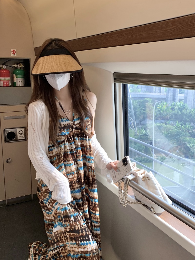 實拍  春夏度假波西米亞風慵懶小眾掛脖吊帶裙+破洞防曬開衫