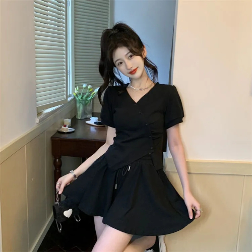 Two-piece set of irregular V-neck short-sleeved T-shirt summer Korean version 2024 new slim fit drawstring short suit for women