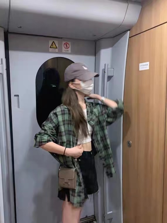 綠色格子襯衫外套女春秋2024新款寬鬆洋氣減齡長袖上衣法式襯衣