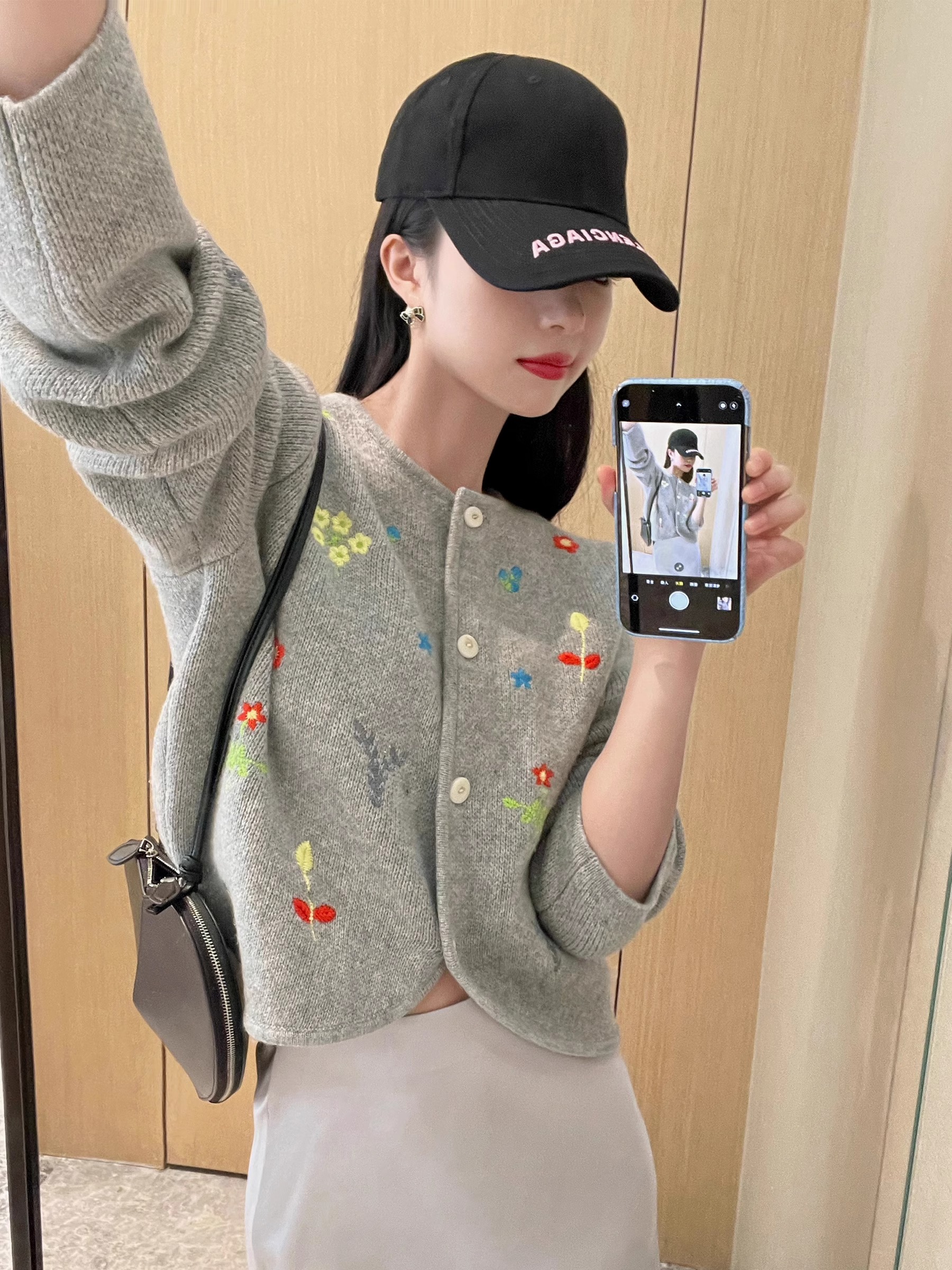 NancyCavally博主INS風 軟糯100羊毛 俏皮彩色花朵刺繡針織開衫