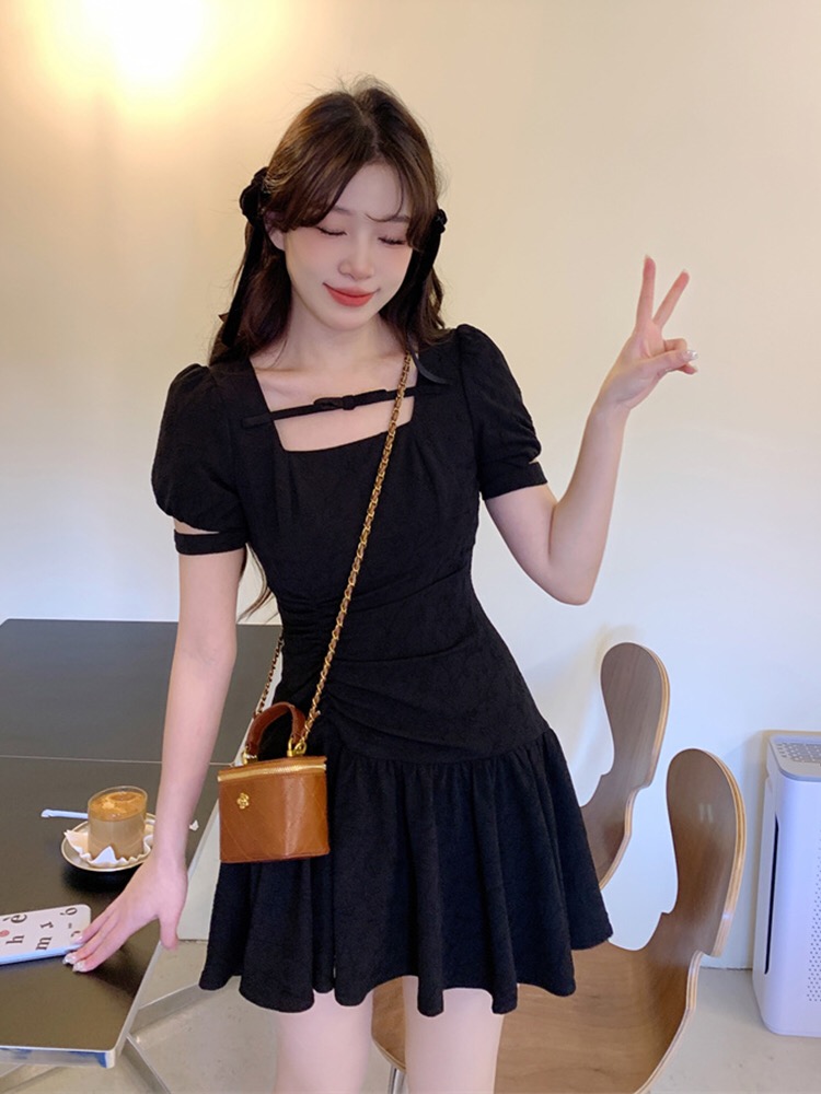 法式顯瘦黑色連衣裙小個子高級感春夏新款收腰短袖連衣裙女潮