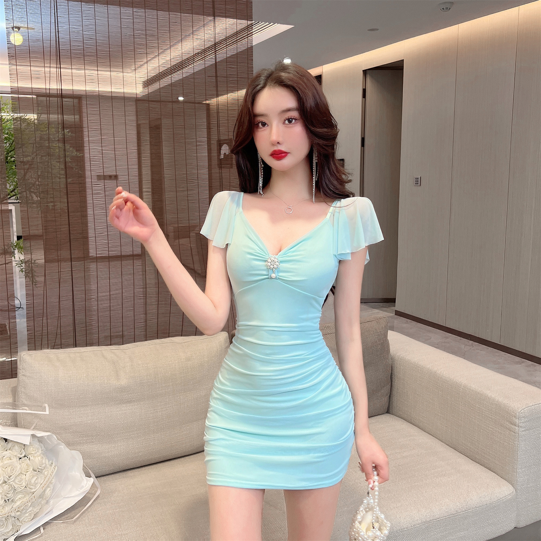 Real shot of sexy elastic mesh tight-fitting hip-hugging off-shoulder bottoming short-sleeved dress