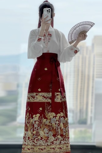 Qian Gutang mermaid makeup flower horse face skirt Ming Dynasty Hanfu heavy industry embroidered airplane sleeve new style