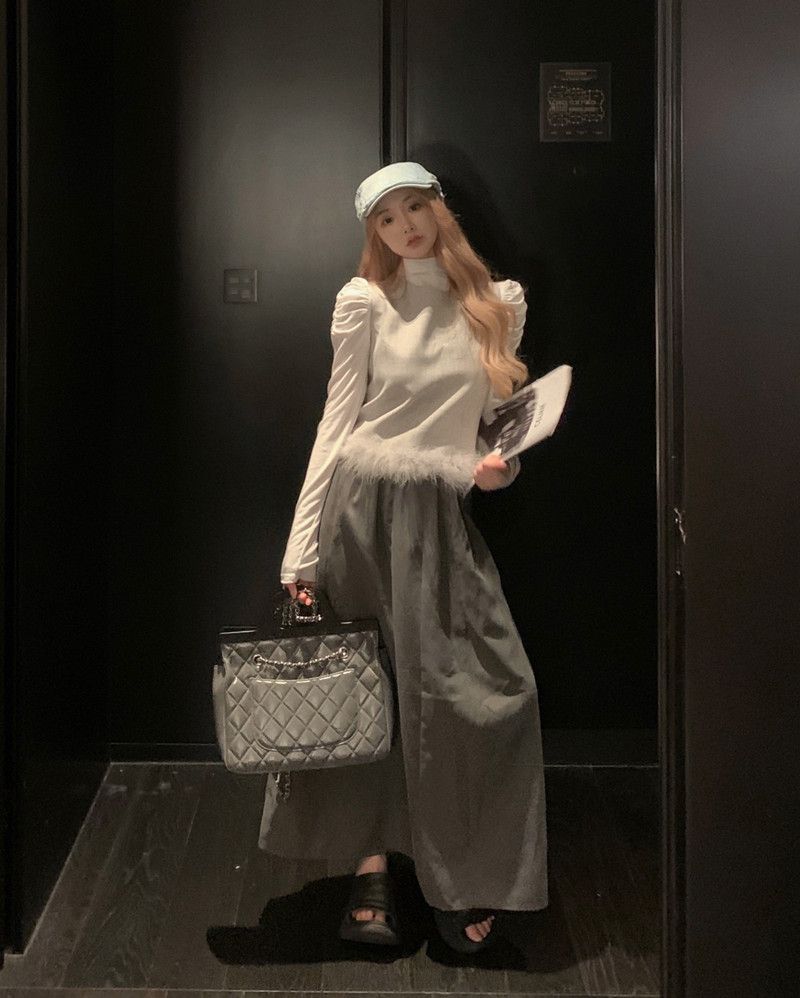 Real shot of spliced ​​fur vest + niche puff sleeve top T-shirt + lazy style mid-length skirt