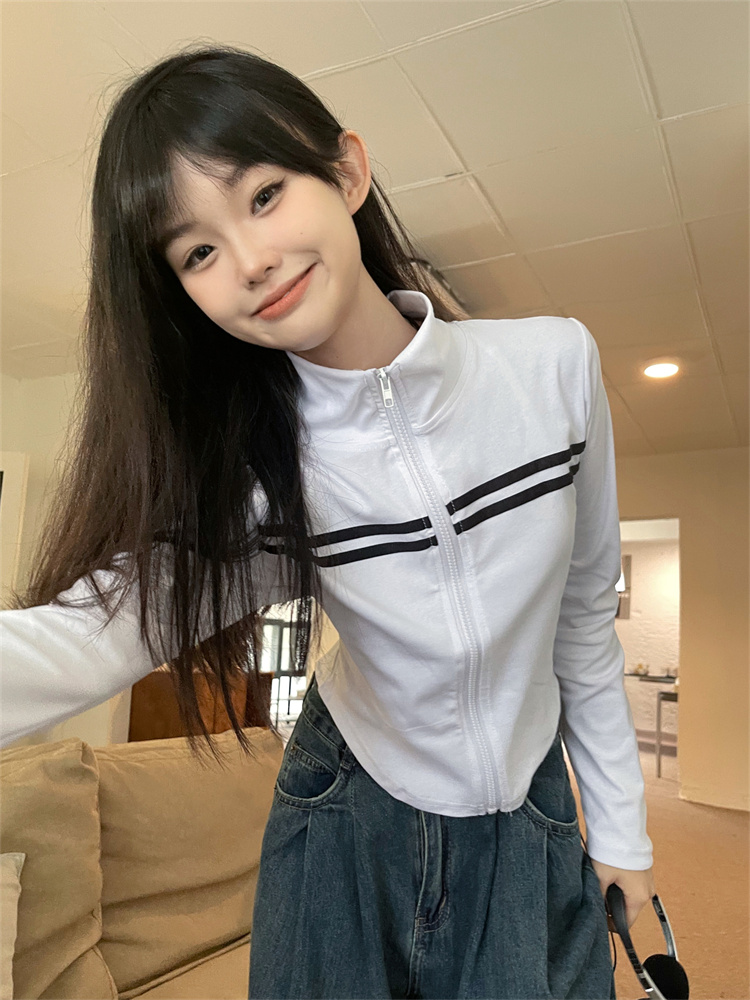 Real shot of American retro contrasting color zipper lapel jacket for women in spring slim-fitting high-waisted short sports top