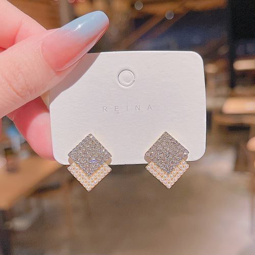 Actual shot of S925 silver needle geometric fashion temperament full diamond pearl earrings female internet celebrity design earrings