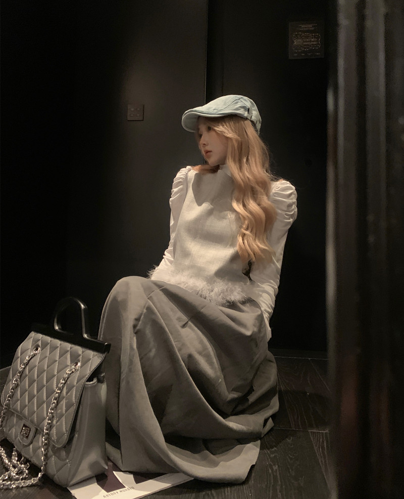 Real shot of spliced ​​fur vest + niche puff sleeve top T-shirt + lazy style mid-length skirt
